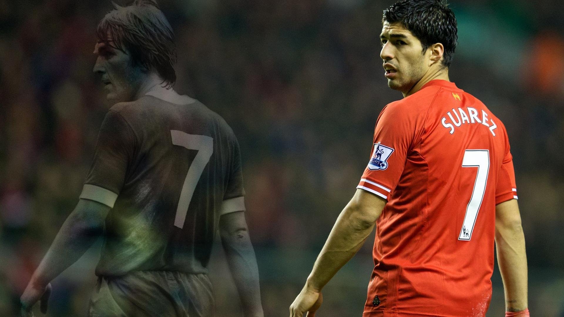 记者与摄影师友谊赛 镜头暂放一旁亲自下场奔跑对抗